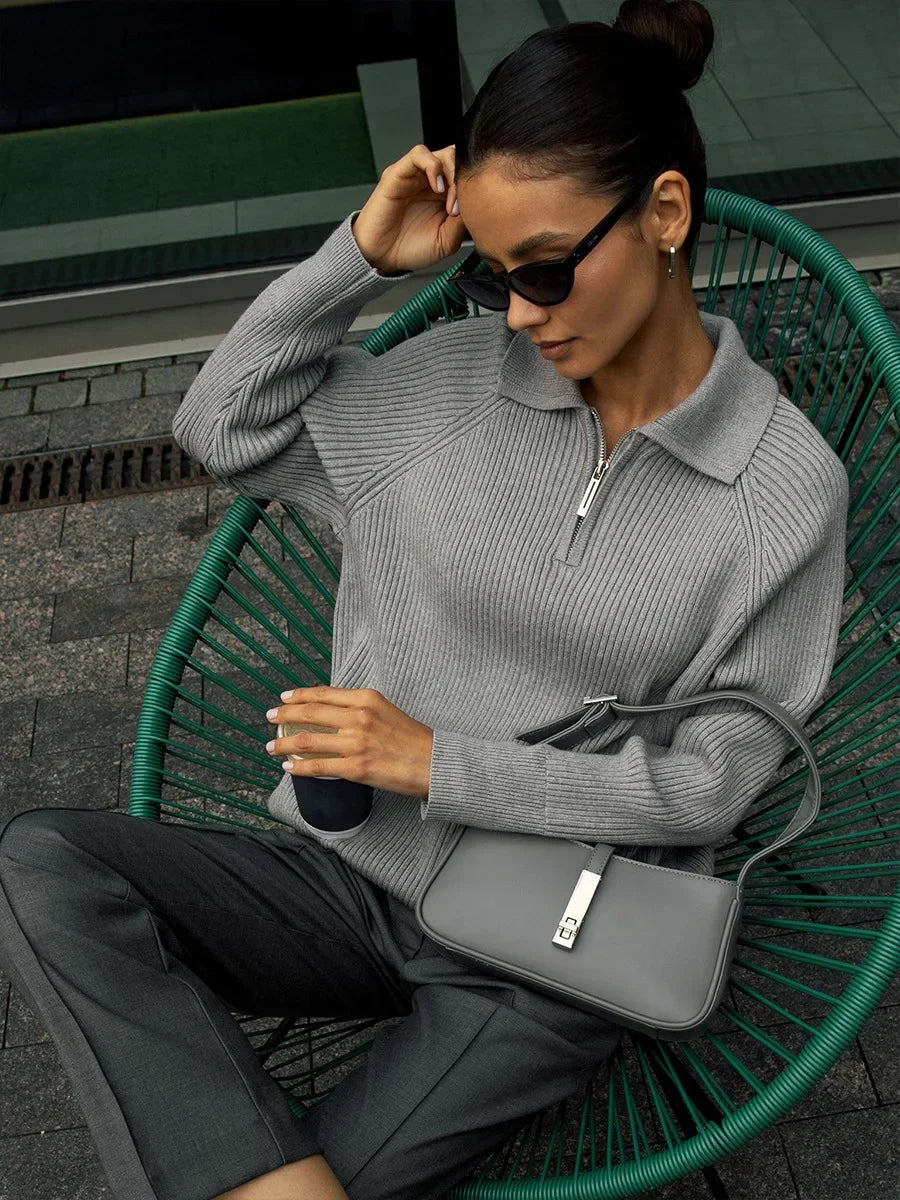 Ruth | Jersey de cuello alto con cremallera y textura acanalada