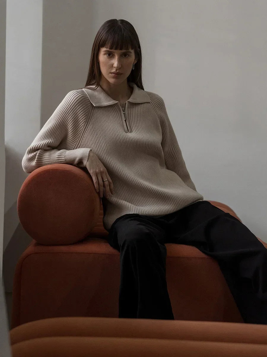 Ruth | Jersey de cuello alto con cremallera y textura acanalada