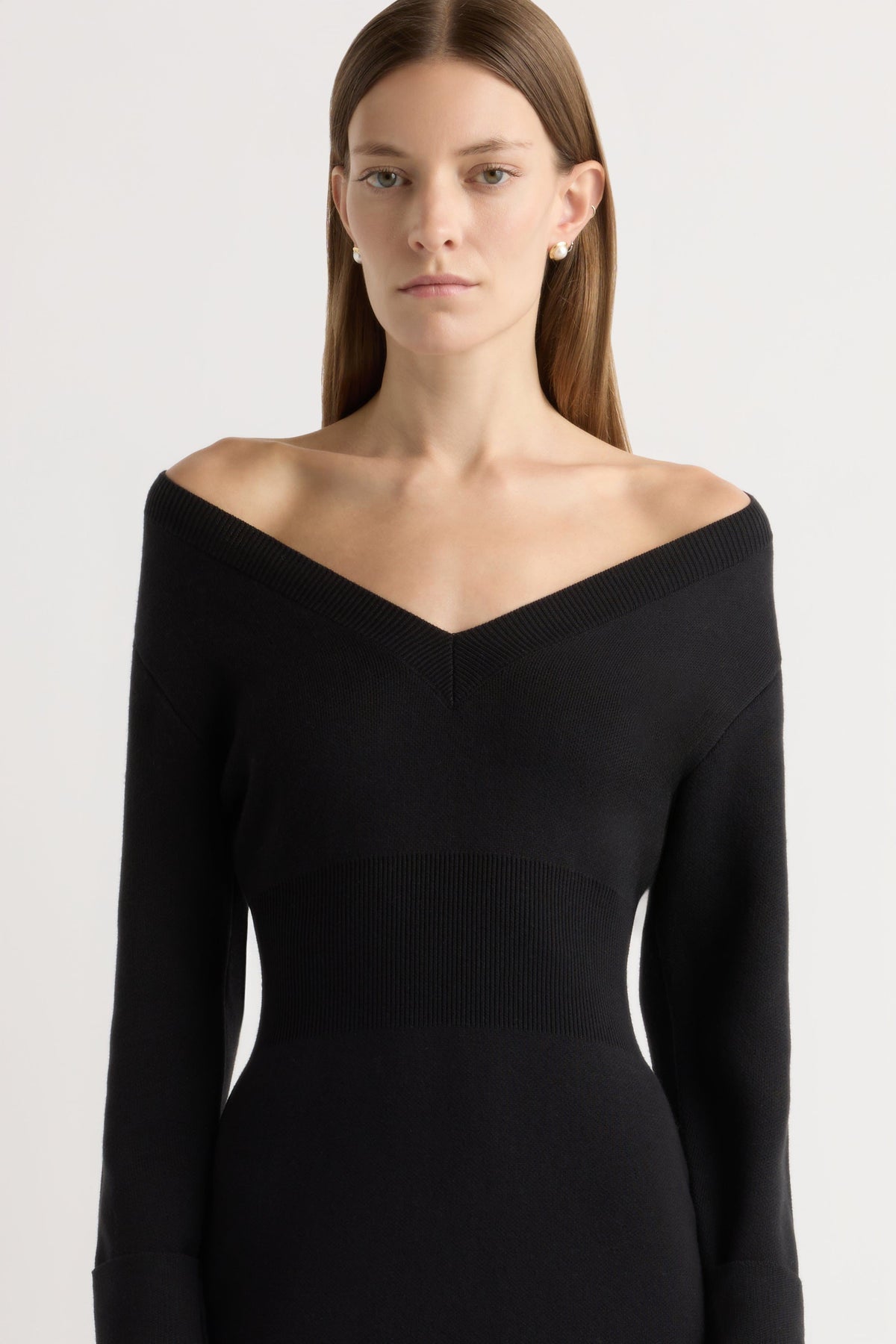 Off-shoulder v-neck jumper dress