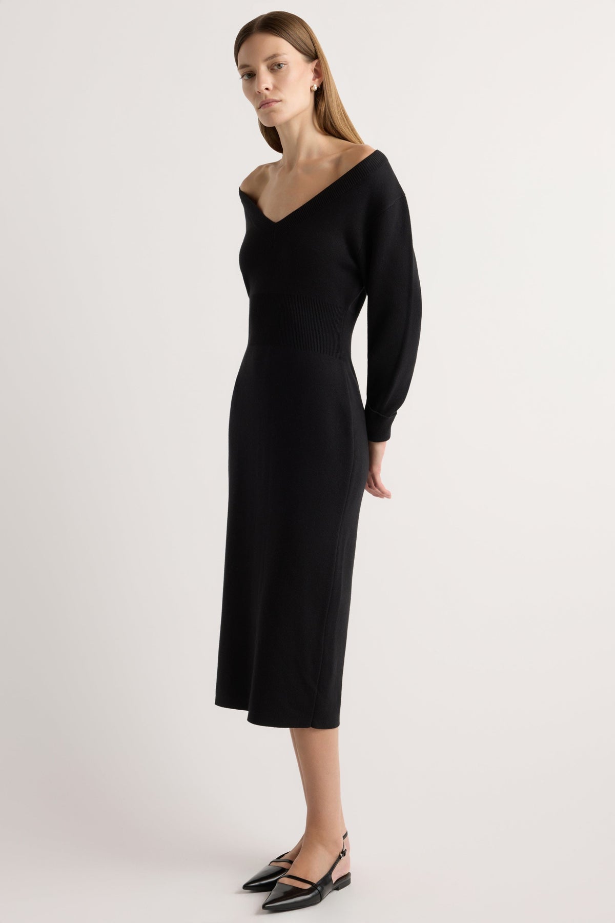Off-shoulder v-neck jumper dress