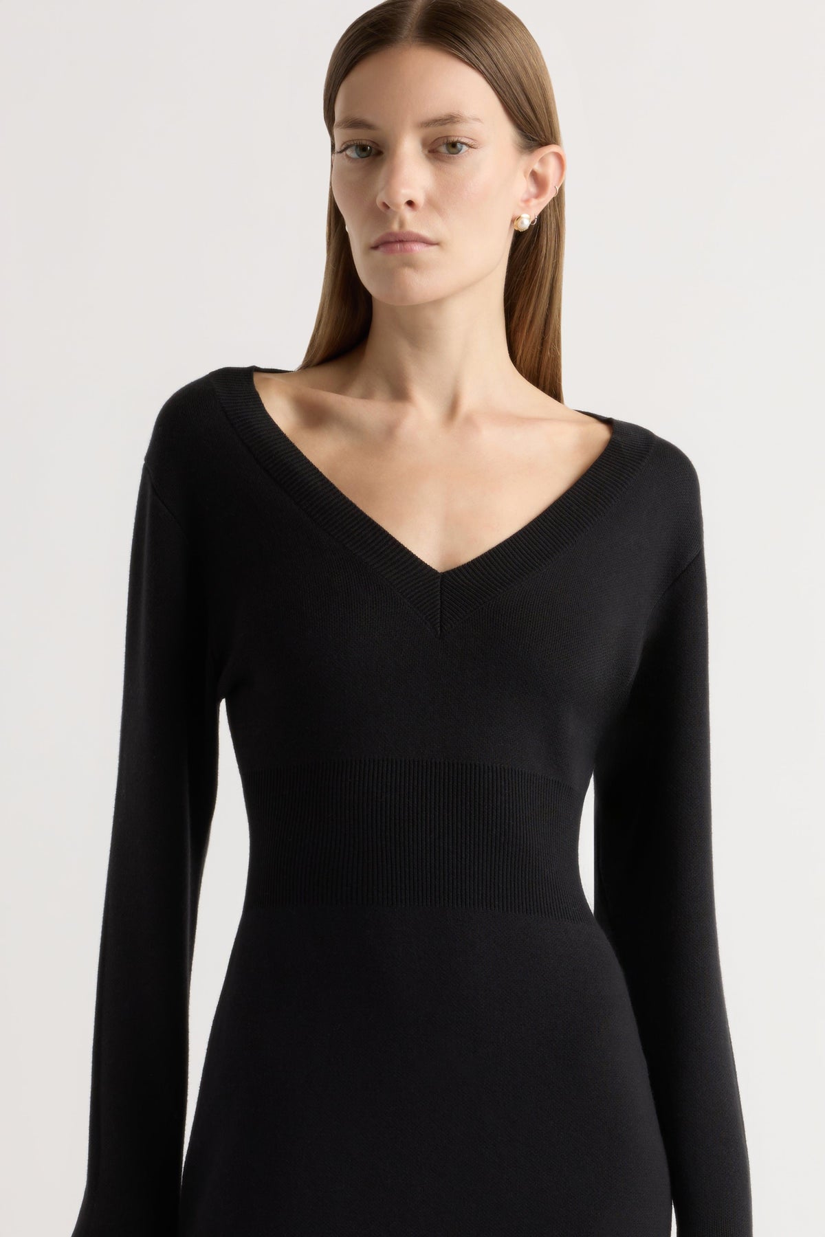 Off-shoulder v-neck jumper dress