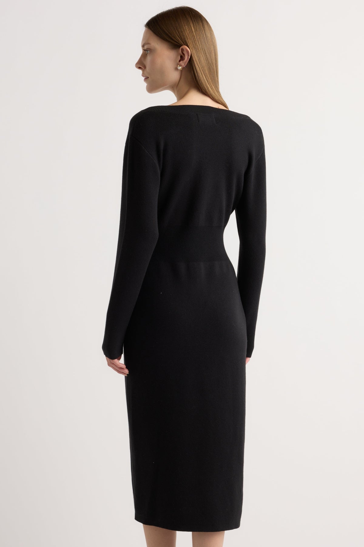 Off-shoulder v-neck jumper dress
